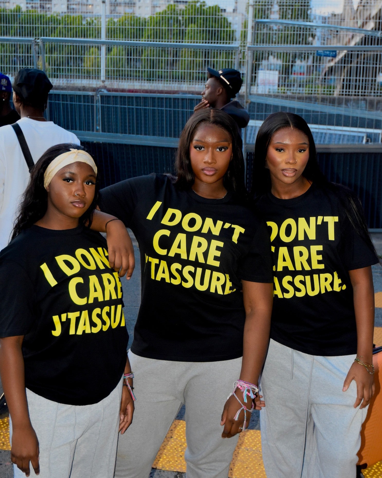 BLACK T-SHIRT | I DON'T CARE J'TASSURE